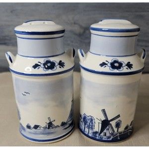 Vtg Delft Blue Porcelain Milk Can Set of Salt & Pepper Shakers Holland (read)